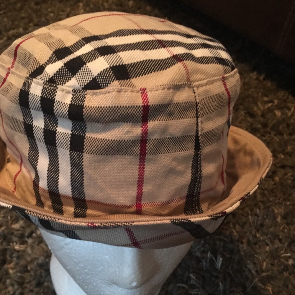 Burberry bucket hat EUC
